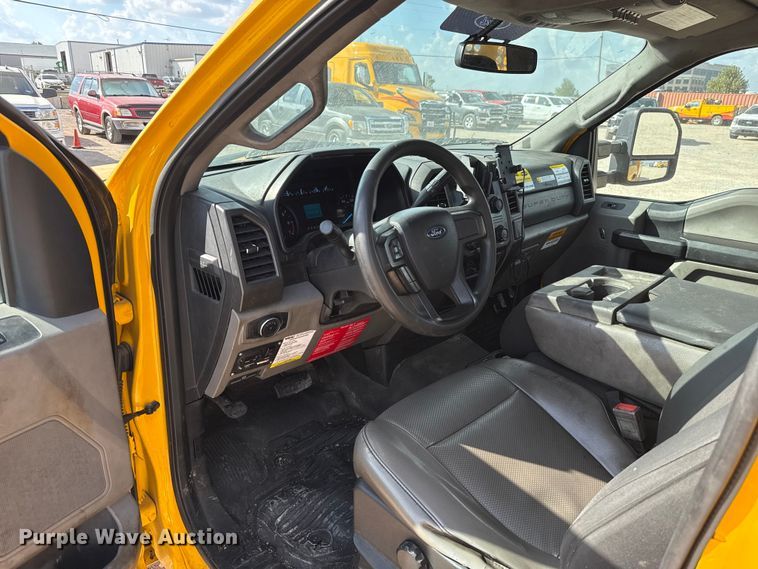 image for item EU5071 2019 Ford F350 Super Duty utility bed pickup truck