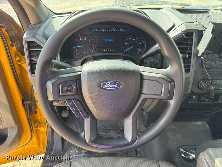 image for item EU5071 2019 Ford F350 Super Duty utility bed pickup truck