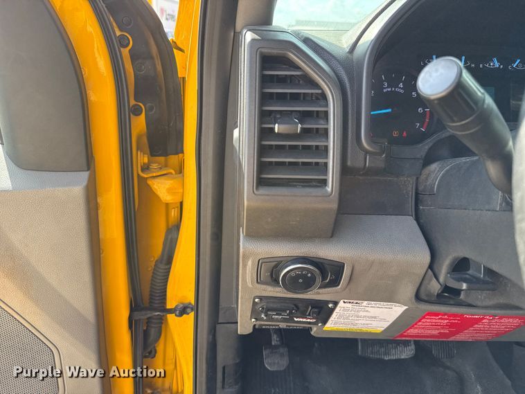 image for item EU5071 2019 Ford F350 Super Duty utility bed pickup truck