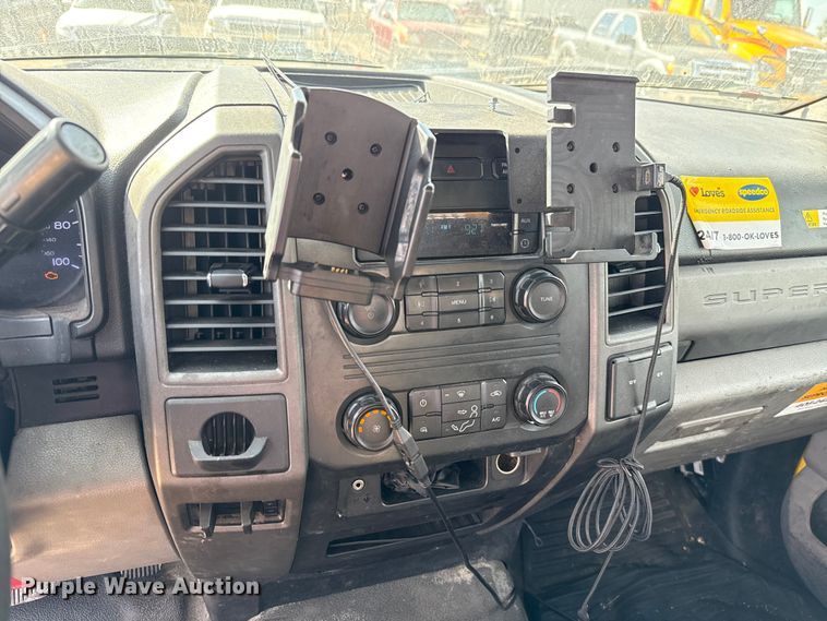 image for item EU5071 2019 Ford F350 Super Duty utility bed pickup truck