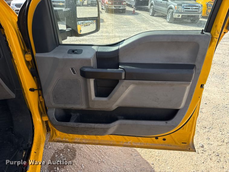 image for item EU5071 2019 Ford F350 Super Duty utility bed pickup truck