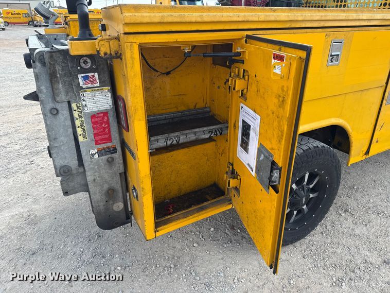 image for item EU5072 2018 Chevrolet Silverado 3500HD utility bed pickup truck