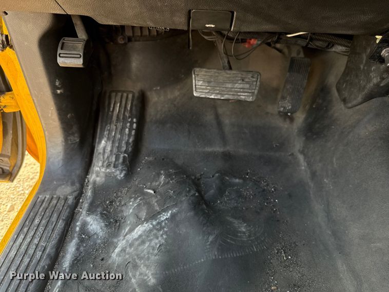 image for item EU5072 2018 Chevrolet Silverado 3500HD utility bed pickup truck