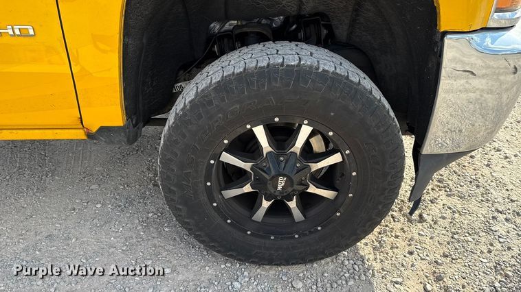 image for item EU5072 2018 Chevrolet Silverado 3500HD utility bed pickup truck