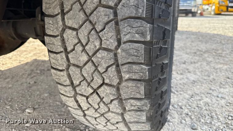 image for item EU5072 2018 Chevrolet Silverado 3500HD utility bed pickup truck