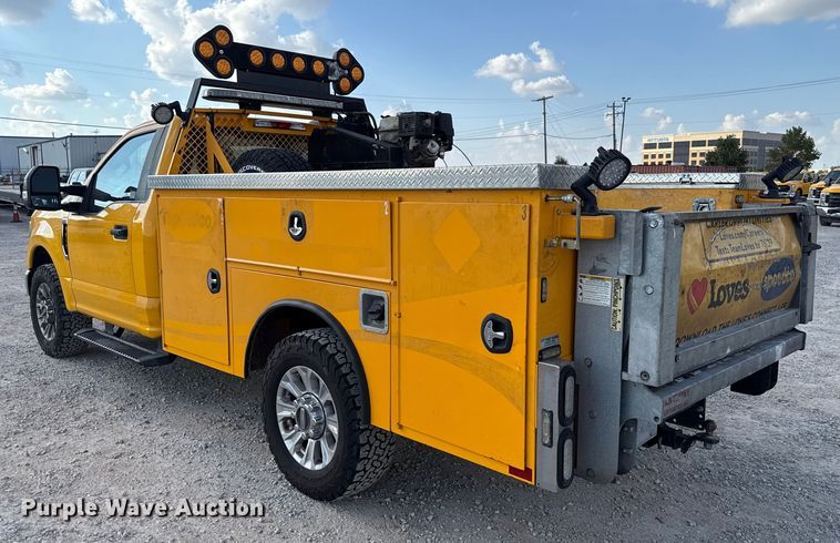 image for item EU5073 2020 Ford F350 Super Duty utility bed pickup truck