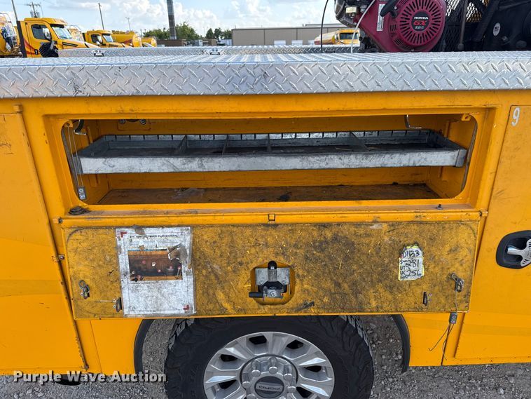 image for item EU5073 2020 Ford F350 Super Duty utility bed pickup truck