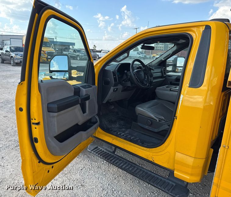 image for item EU5073 2020 Ford F350 Super Duty utility bed pickup truck