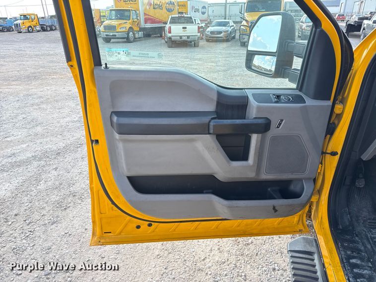 image for item EU5073 2020 Ford F350 Super Duty utility bed pickup truck