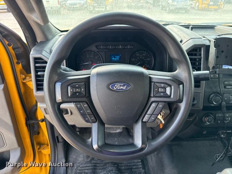 image for item EU5073 2020 Ford F350 Super Duty utility bed pickup truck