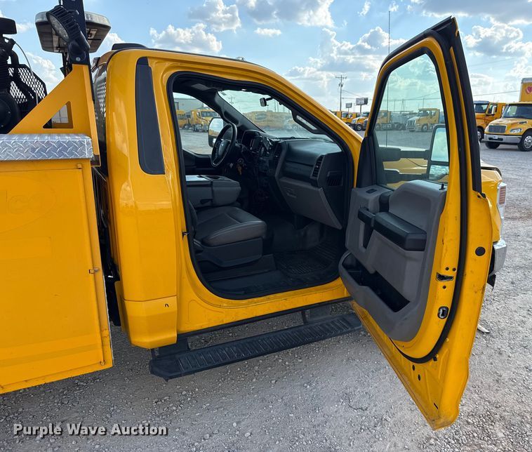 image for item EU5073 2020 Ford F350 Super Duty utility bed pickup truck