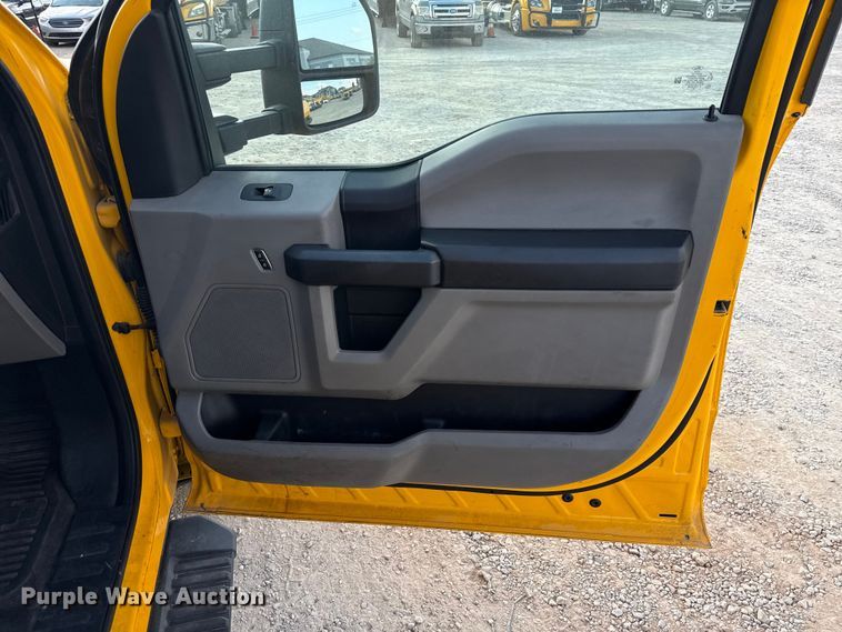 image for item EU5073 2020 Ford F350 Super Duty utility bed pickup truck