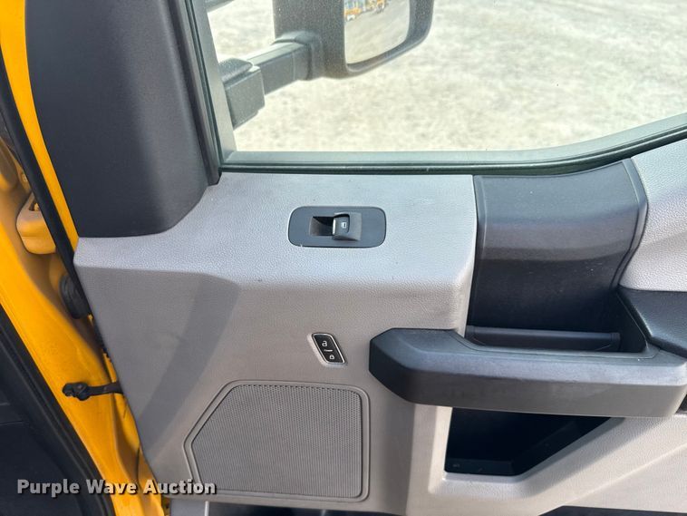 image for item EU5073 2020 Ford F350 Super Duty utility bed pickup truck