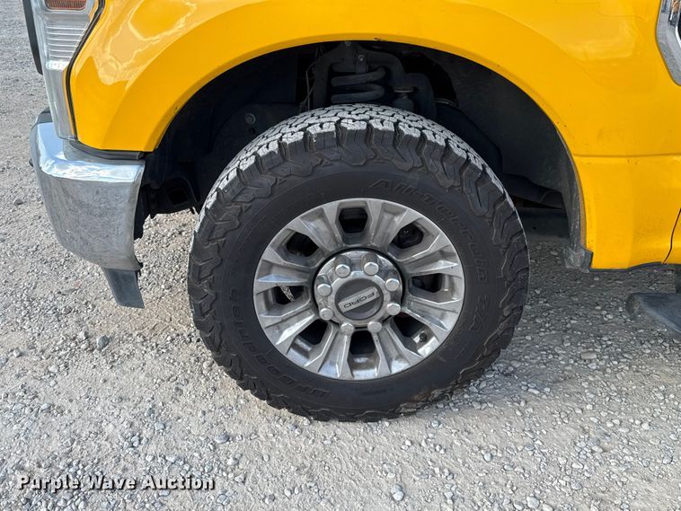 image for item EU5073 2020 Ford F350 Super Duty utility bed pickup truck