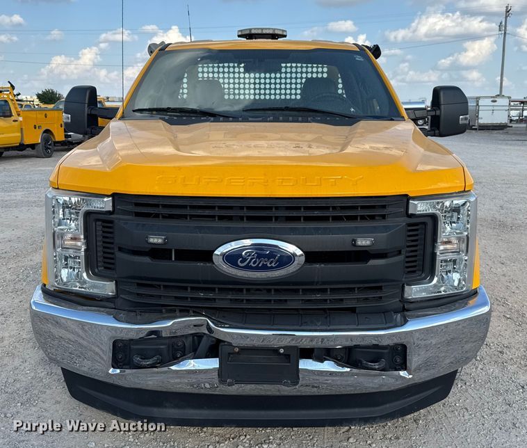 image for item EU5074 2018 Ford F350 Super Duty utility bed pickup truck