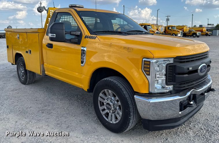 image for item EU5074 2018 Ford F350 Super Duty utility bed pickup truck