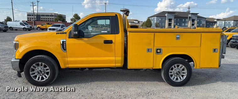 image for item EU5074 2018 Ford F350 Super Duty utility bed pickup truck