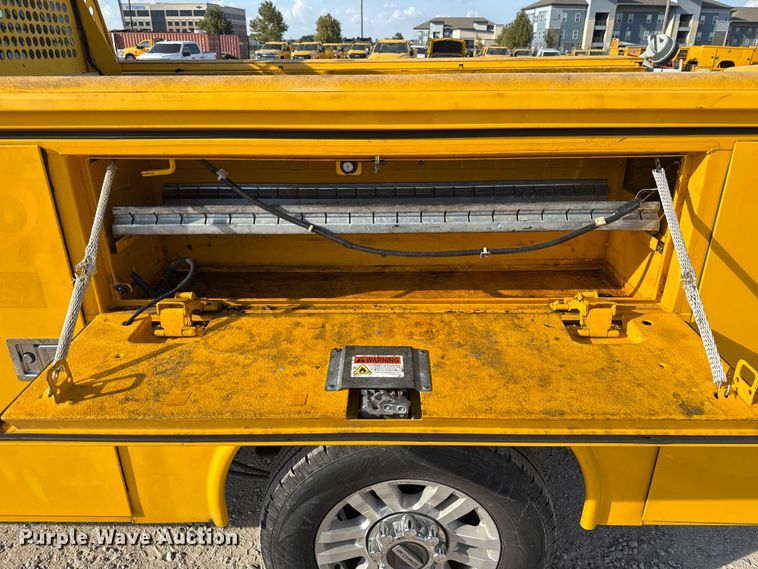 image for item EU5074 2018 Ford F350 Super Duty utility bed pickup truck