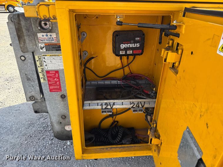 image for item EU5074 2018 Ford F350 Super Duty utility bed pickup truck