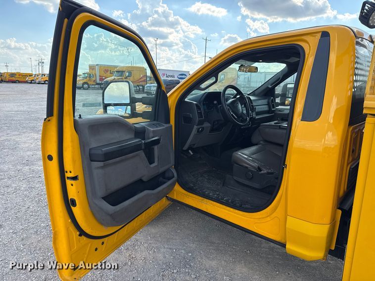 image for item EU5074 2018 Ford F350 Super Duty utility bed pickup truck