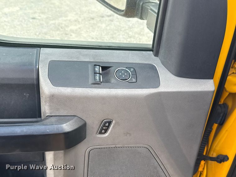 image for item EU5074 2018 Ford F350 Super Duty utility bed pickup truck