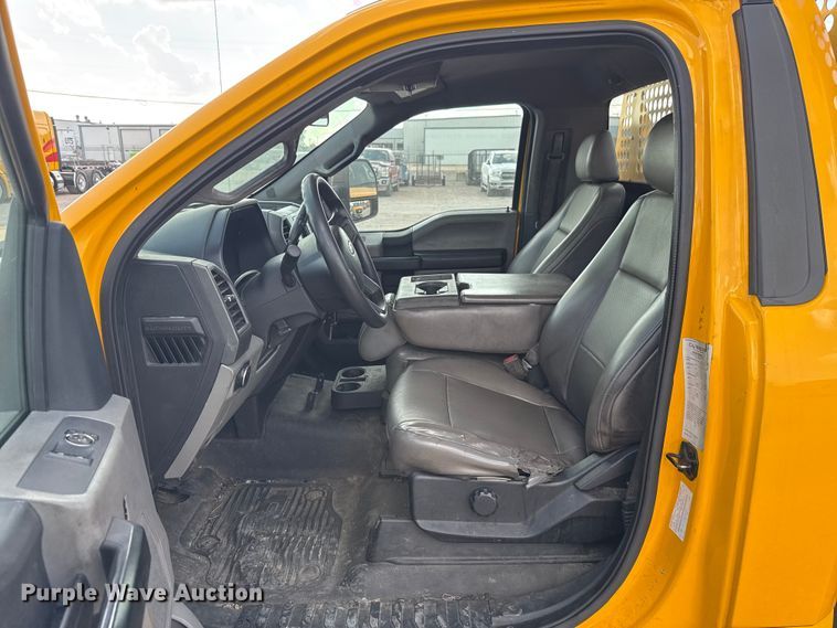 image for item EU5074 2018 Ford F350 Super Duty utility bed pickup truck