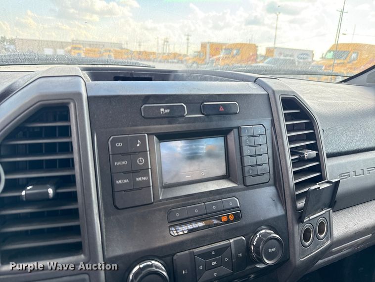 image for item EU5074 2018 Ford F350 Super Duty utility bed pickup truck