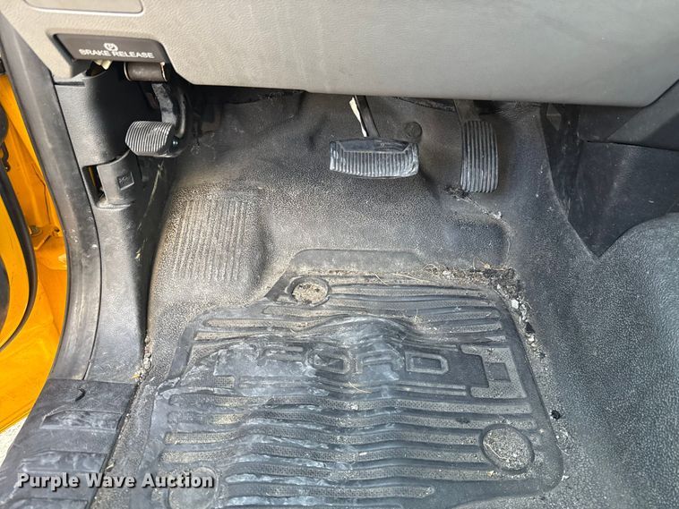 image for item EU5074 2018 Ford F350 Super Duty utility bed pickup truck