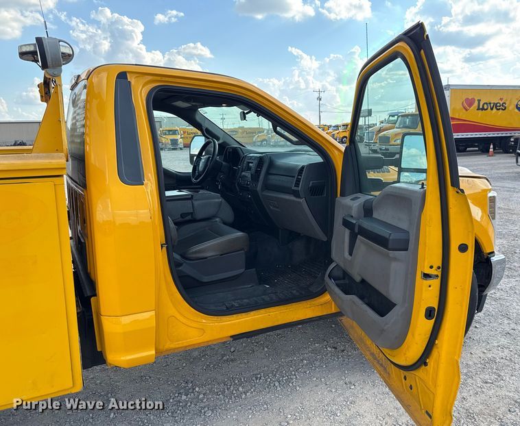 image for item EU5074 2018 Ford F350 Super Duty utility bed pickup truck