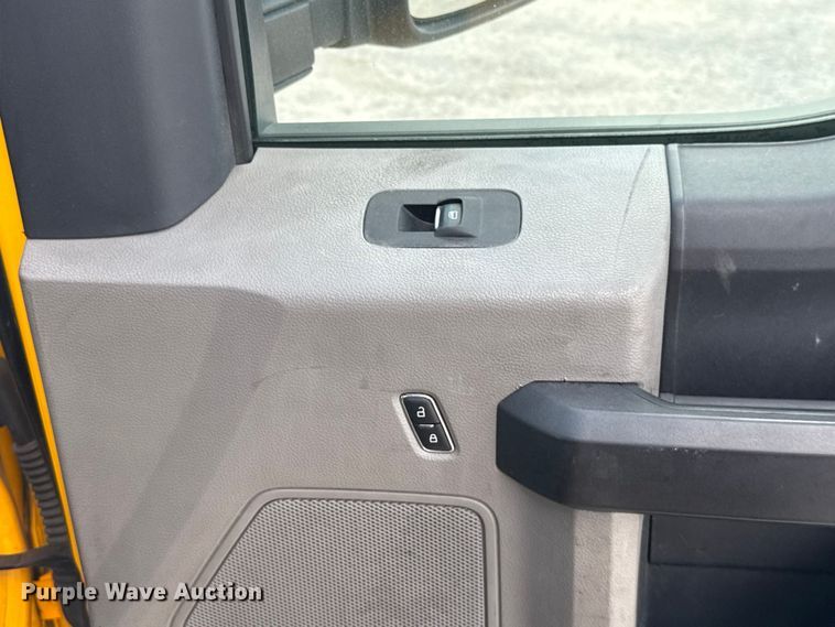 image for item EU5074 2018 Ford F350 Super Duty utility bed pickup truck