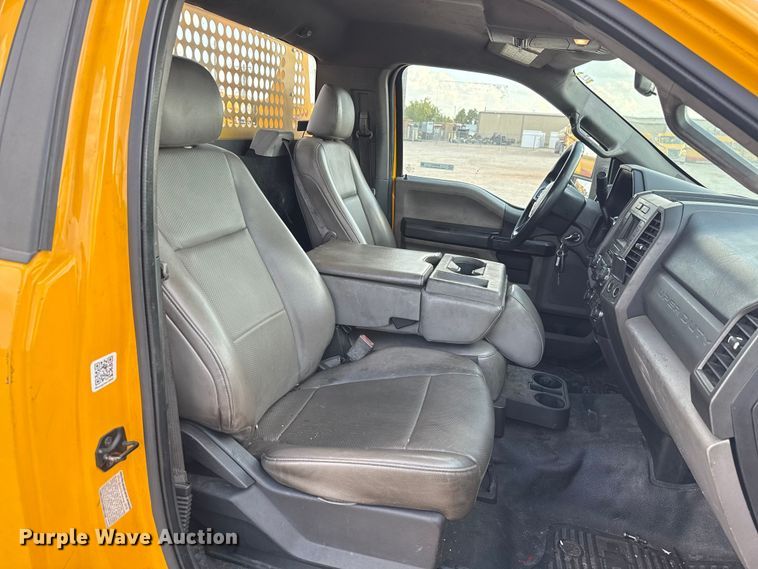 image for item EU5074 2018 Ford F350 Super Duty utility bed pickup truck