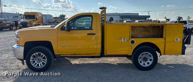 image for item EU5075 2015 Chevrolet Silverado 3500HD utility bed pickup truck