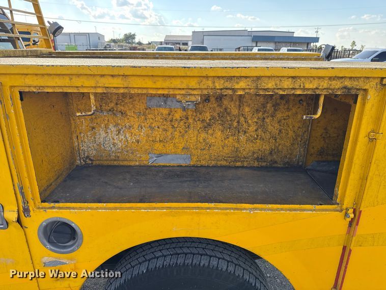 image for item EU5075 2015 Chevrolet Silverado 3500HD utility bed pickup truck