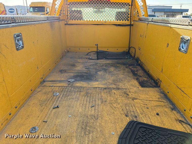 image for item EU5077 2018 Chevrolet Silverado 3500HD utility bed pickup truck