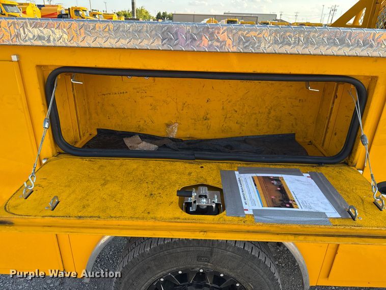 image for item EU5077 2018 Chevrolet Silverado 3500HD utility bed pickup truck