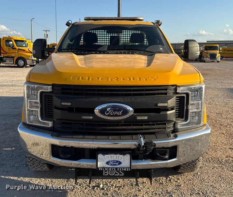 image for item EU5078 2019 Ford F350 Super Duty utility bed pickup truck