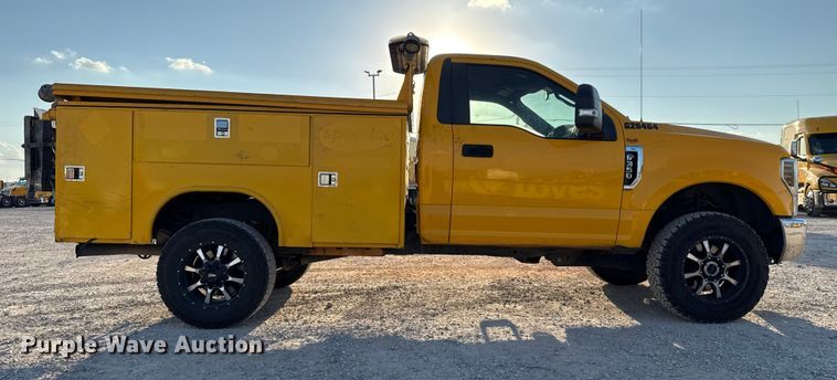 image for item EU5078 2019 Ford F350 Super Duty utility bed pickup truck