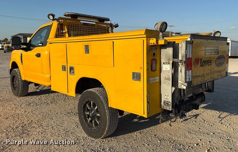 image for item EU5078 2019 Ford F350 Super Duty utility bed pickup truck