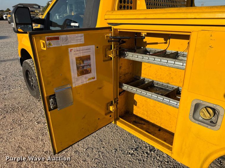 image for item EU5078 2019 Ford F350 Super Duty utility bed pickup truck