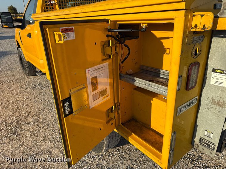 image for item EU5078 2019 Ford F350 Super Duty utility bed pickup truck