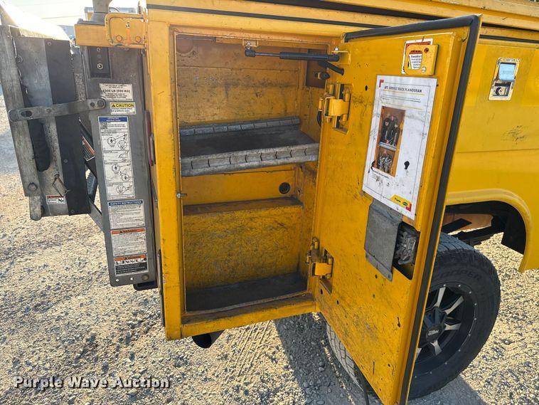 image for item EU5078 2019 Ford F350 Super Duty utility bed pickup truck