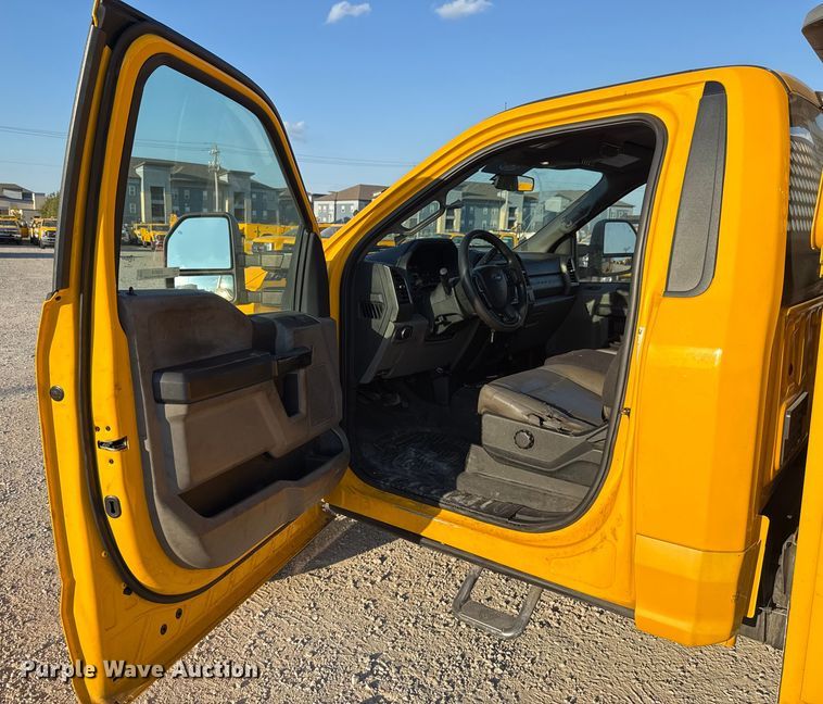 image for item EU5078 2019 Ford F350 Super Duty utility bed pickup truck