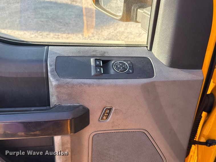 image for item EU5078 2019 Ford F350 Super Duty utility bed pickup truck