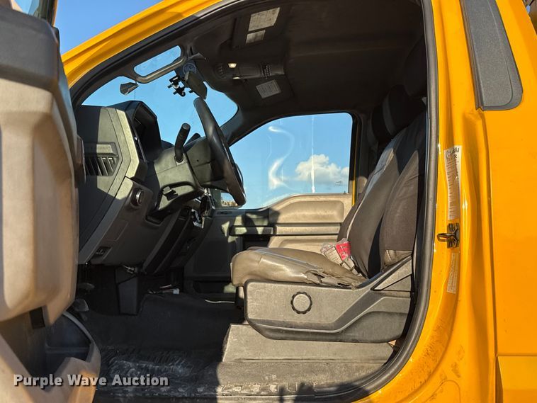 image for item EU5078 2019 Ford F350 Super Duty utility bed pickup truck