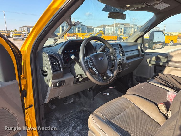 image for item EU5078 2019 Ford F350 Super Duty utility bed pickup truck