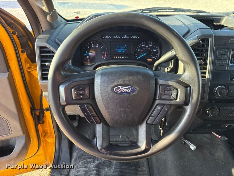 image for item EU5078 2019 Ford F350 Super Duty utility bed pickup truck