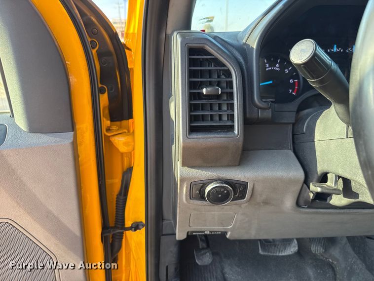 image for item EU5078 2019 Ford F350 Super Duty utility bed pickup truck