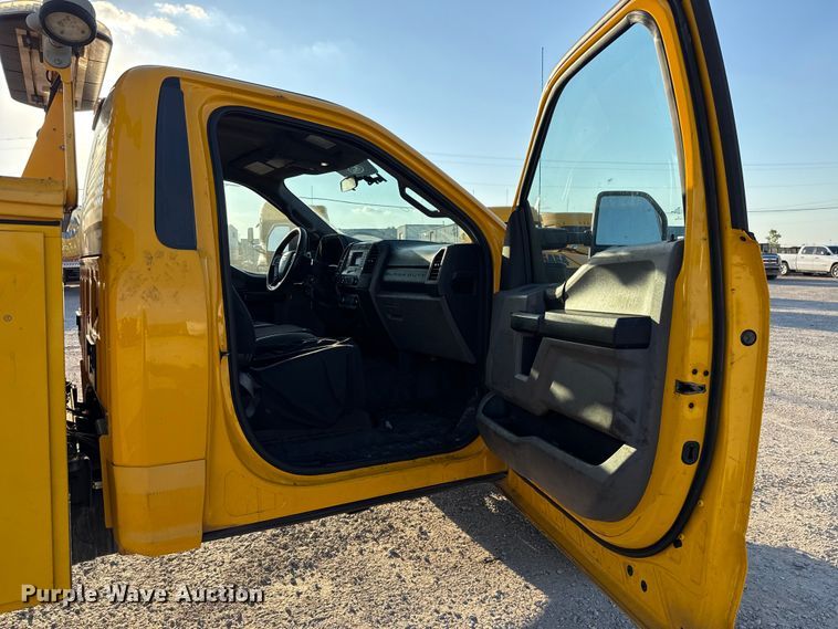 image for item EU5078 2019 Ford F350 Super Duty utility bed pickup truck