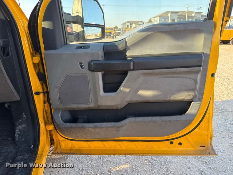 image for item EU5078 2019 Ford F350 Super Duty utility bed pickup truck