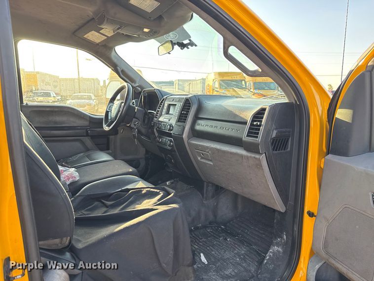 image for item EU5078 2019 Ford F350 Super Duty utility bed pickup truck